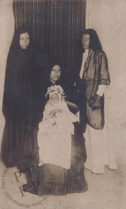 post mortem, post mortem portrait, post mortem portraits, mourner, mourners, mourning, Mexico, Mexic