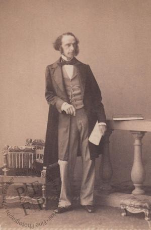 Arthur Mills